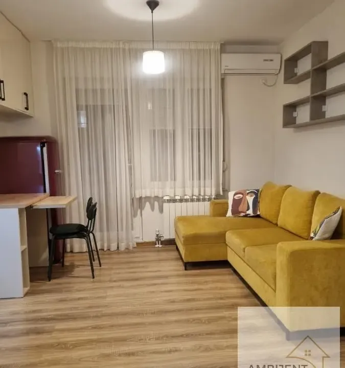 Izdavanje, trosoban stan, 45m², Autokomanda, Voždovac Sve Podlokacije