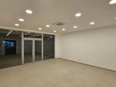 Izdavanje, poslovni prostor, 46m², Pobrežje, Podgorica - image 2