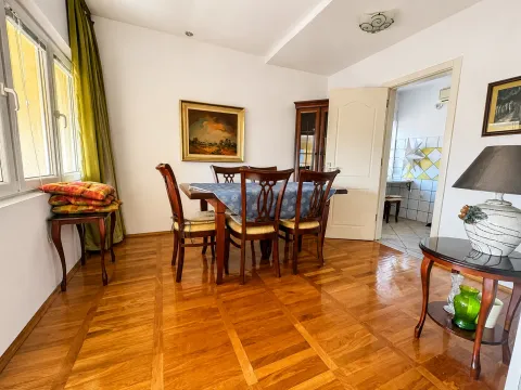 Izdavanje, jednosoban stan, 75m², Centar, Tivat - image 3