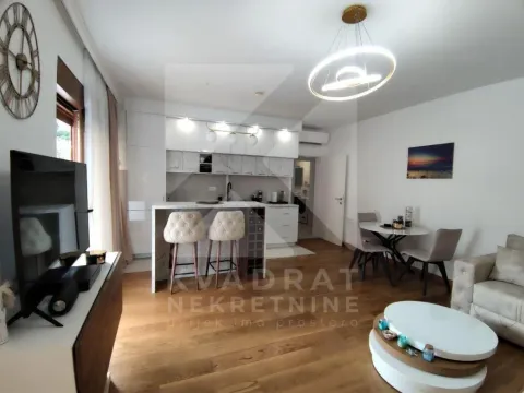 Izdavanje, jednosoban stan, 73m², Obala Đuraševića, Tivat - image 3