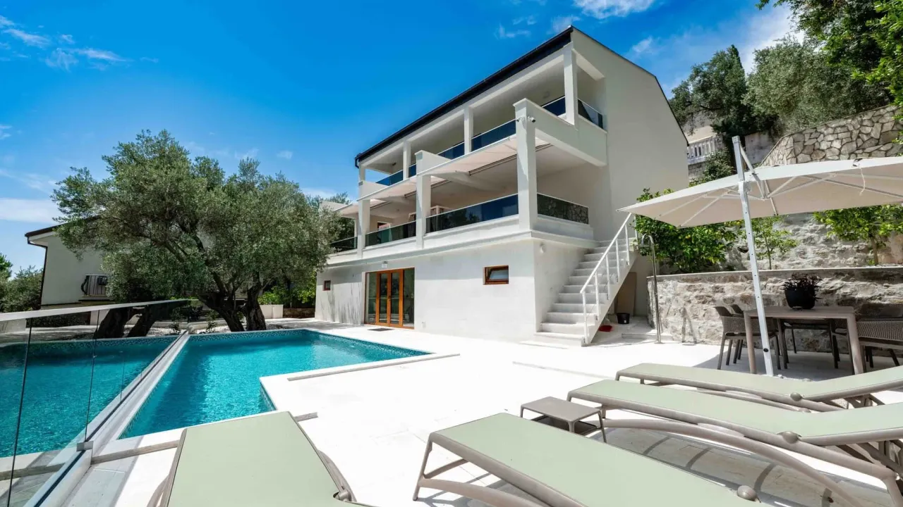 Sale, house, 261m², Rijeka Reževići, Budva
