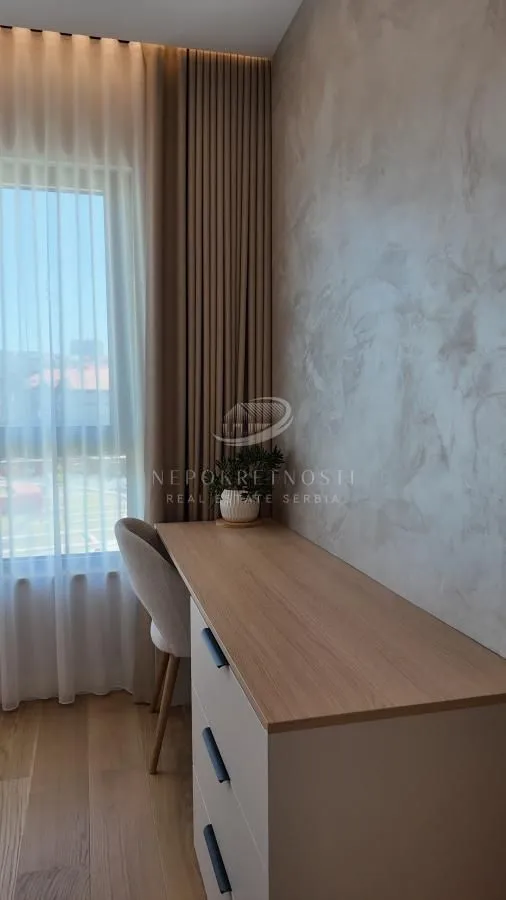 Izdavanje, trosoban stan, 73m², Savski Venac, Beograd
