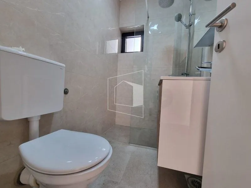 Sale, house, 400m², Tološi, Podgorica