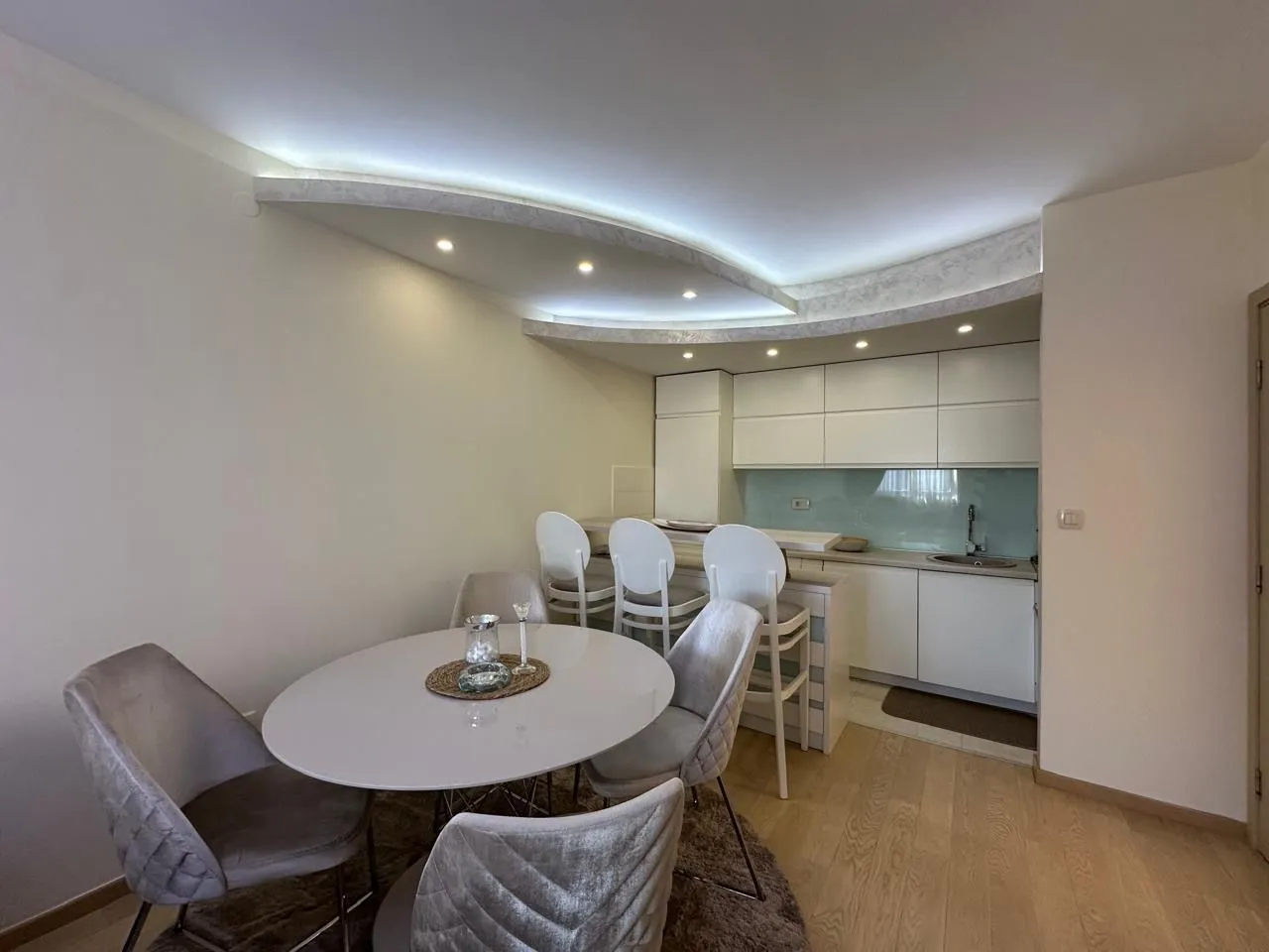 Izdavanje, dvosoban stan, 68m², City Kvart, Podgorica
