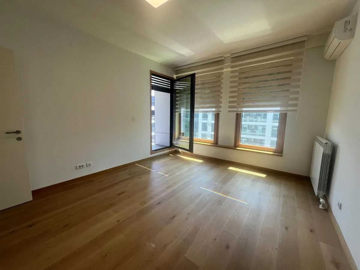 Izdavanje, trosoban stan, 112m², Savski Venac, Beograd