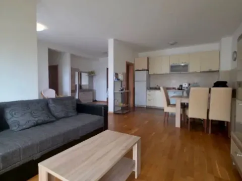 Izdavanje, trosoban stan, 95m², Zagorič, Podgorica