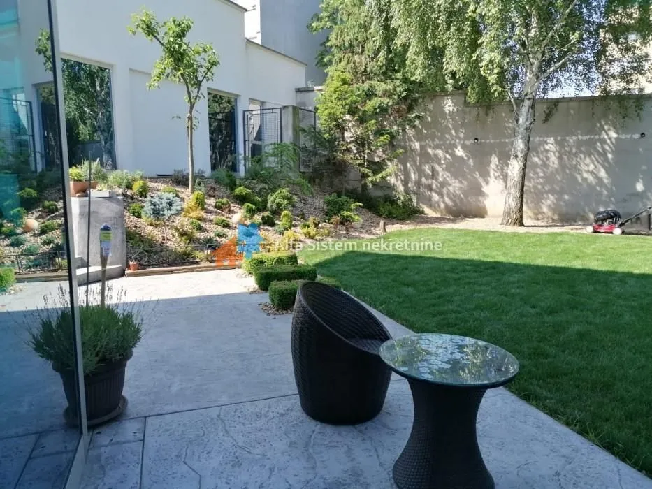 Rent, house, 365m², Uciteljsko Naselje, Zvezdara Sve Podlokacije