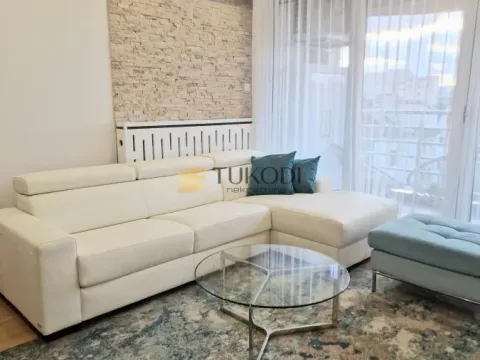 Izdavanje, trosoban stan, 101m², Centar, Novi Sad - image 5