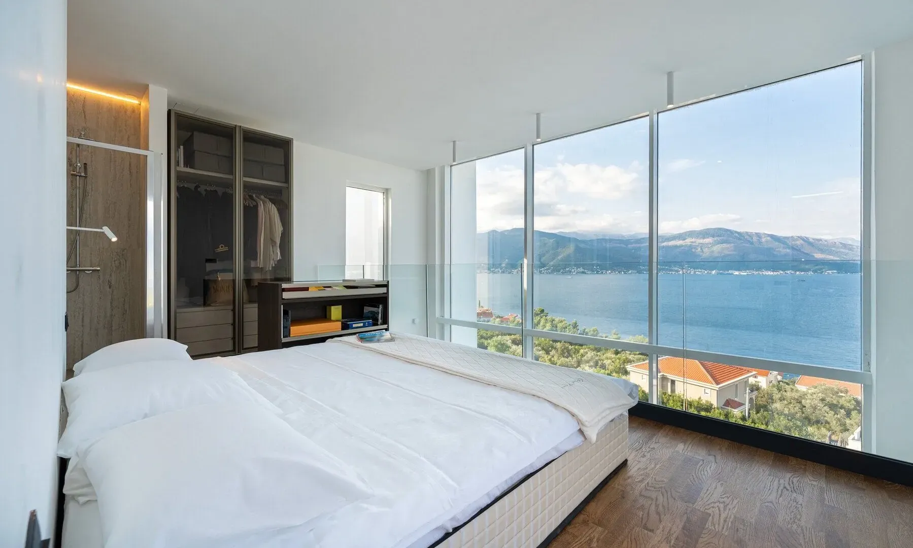 Rent, one bedroom apartment, 144m², Krašići, Tivat
