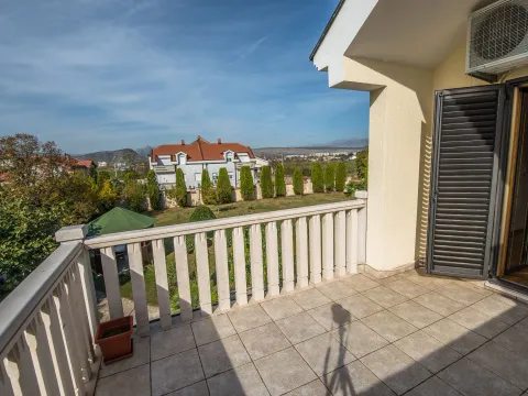 Izdavanje, kuća, 370m², Zabjelo, Podgorica - image 11