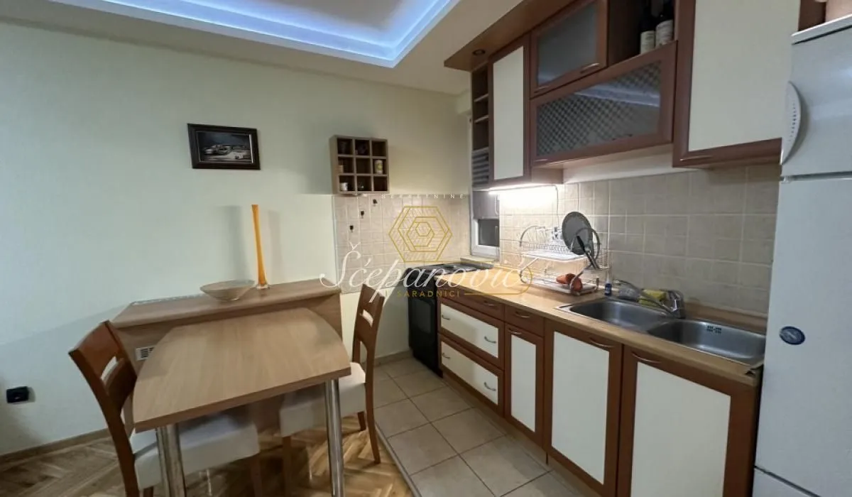 Izdavanje, dvosoban stan, 43m², Bulevar Oslobodjenja, Novi Sad Sve Podlokacije