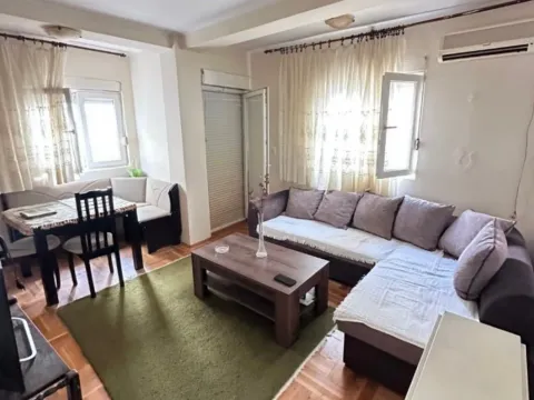 Izdavanje, dvosoban stan, 65m², Blok 9, Podgorica - image 2