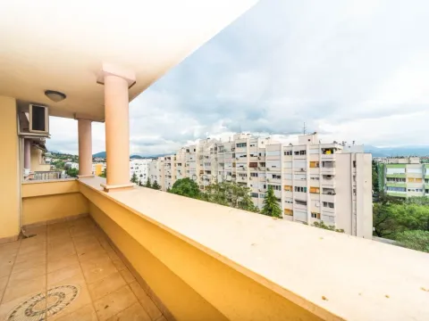 Prodaja, četvorosoban stan, 355m², Preko Morače, Podgorica - image 27