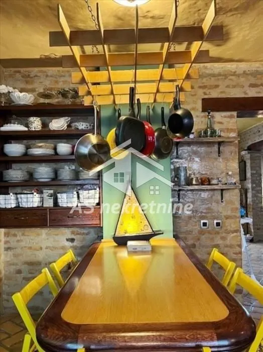 Izdavanje, kuća, 367m², Jajinci, Voždovac Sve Podlokacije
