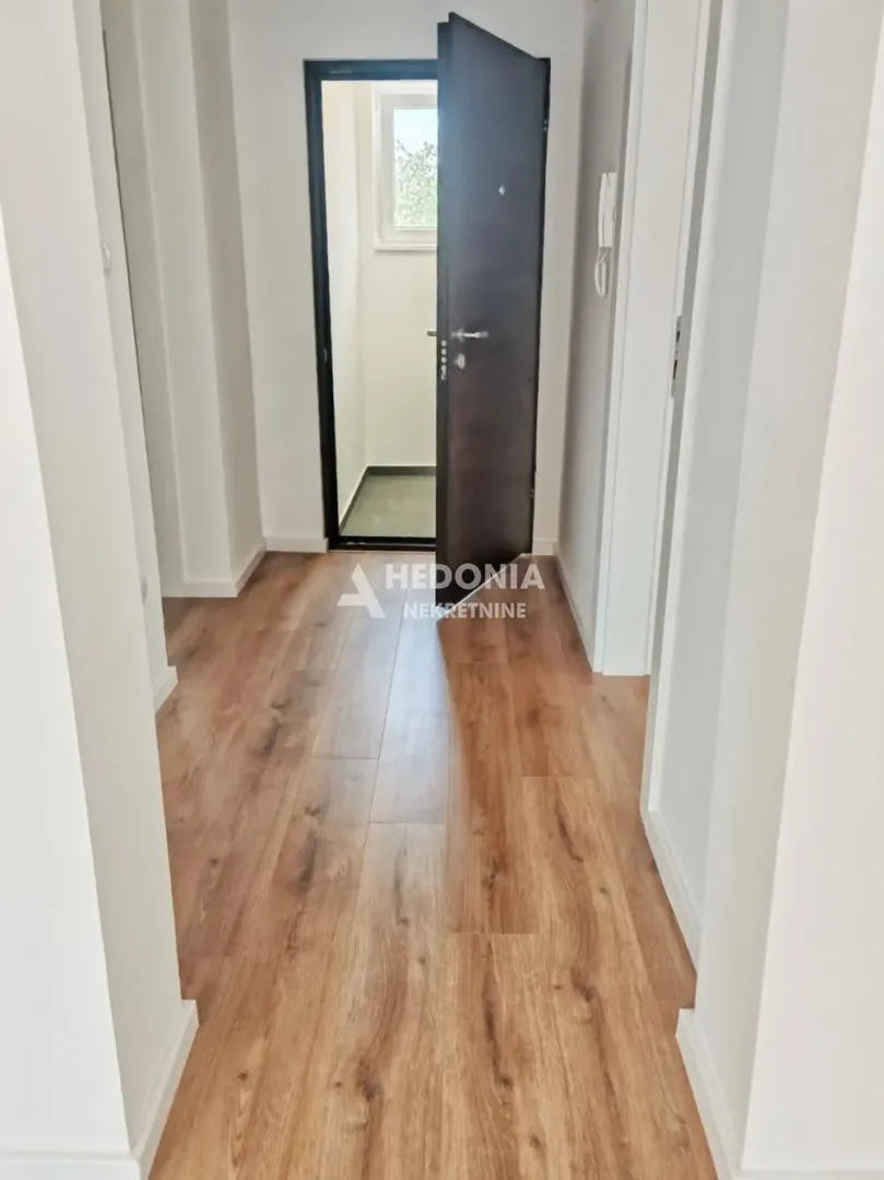 Sale, four bedroom apartment, 95m², Sremčica, Beograd