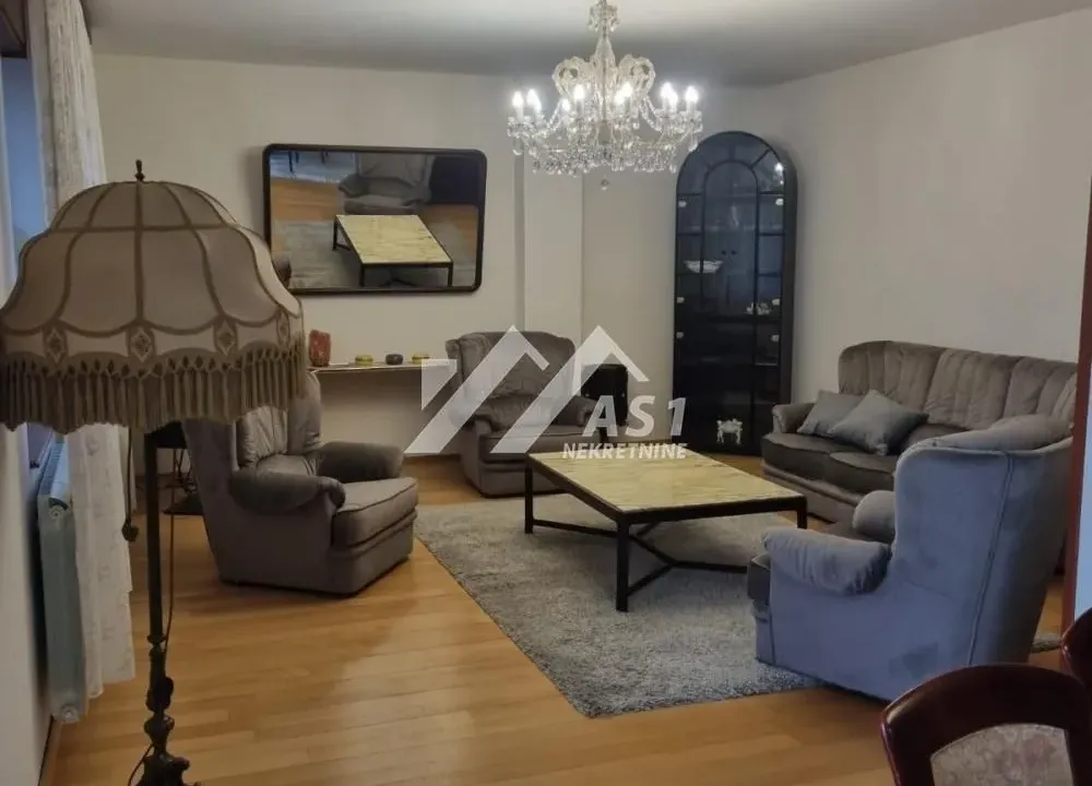 Izdavanje, trosoban stan, 105m², Centar, Novi Sad