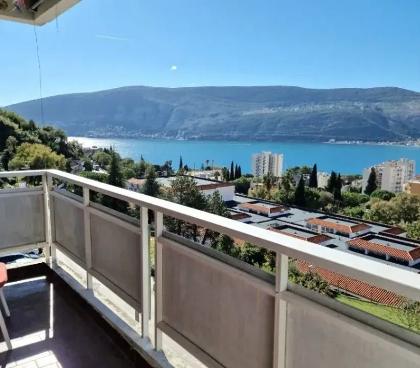 Izdavanje, trosoban stan, 98m², Topla, Herceg Novi