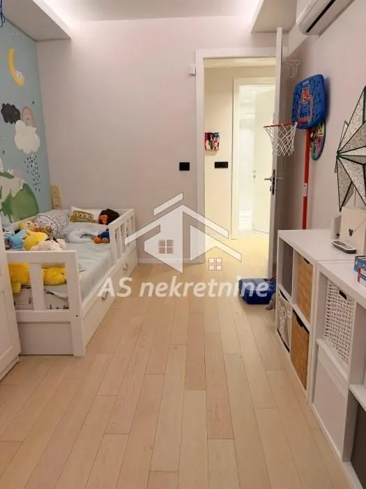Izdavanje, četvorosoban stan, 103m², Stari Grad, Beograd
