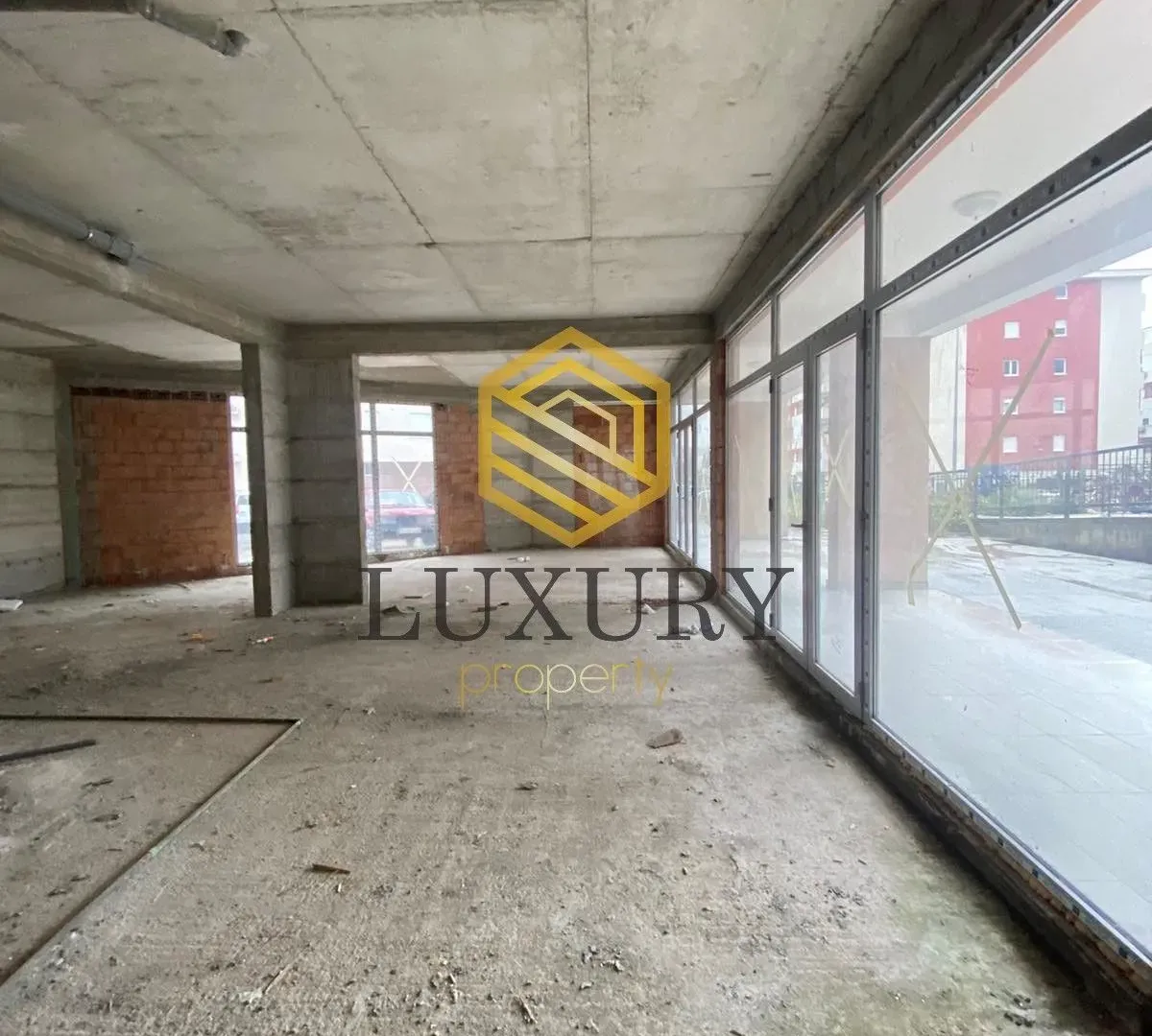 Izdavanje, poslovni prostor, 90m², Ljubović, Podgorica