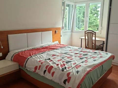 Izdavanje, trosoban stan, 110m², Centar, Bar - image 4