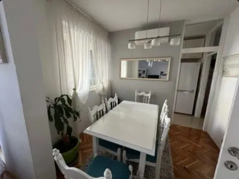 Prodaja, trosoban stan, 87m², Blok 6, Podgorica - image 5