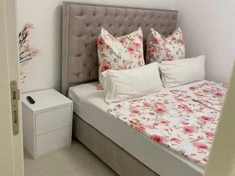 Rent, one bedroom apartment, 50m², Stari Grad, Budva - image 5