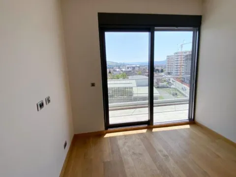 Izdavanje, trosoban stan, 119m², Kruševac, Podgorica - image 4