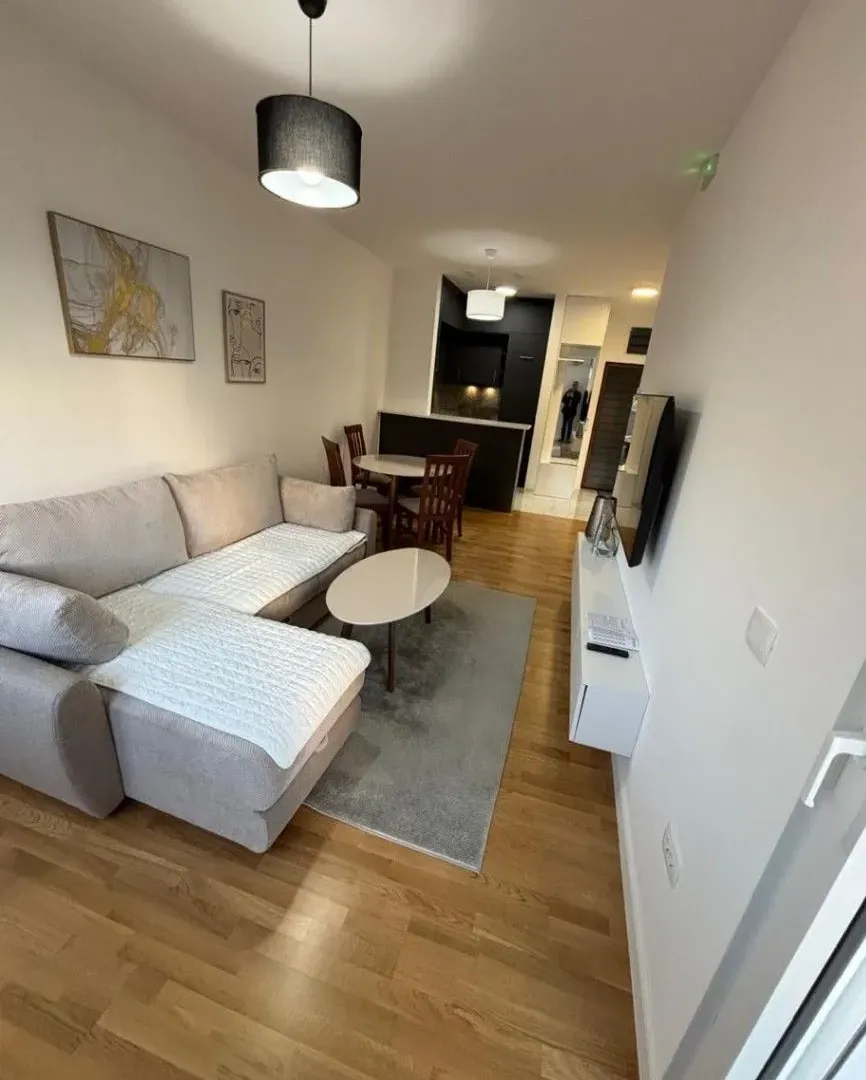 Izdavanje, jednosoban stan, 50m², Centar, Bar