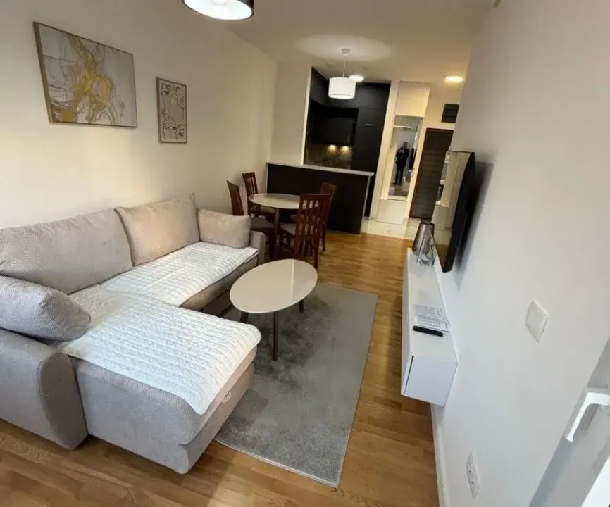 Izdavanje, jednosoban stan, 50m², Centar, Bar