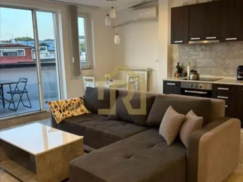 Izdavanje, trosoban stan, 92m², Đeram Pijaca, Beograd