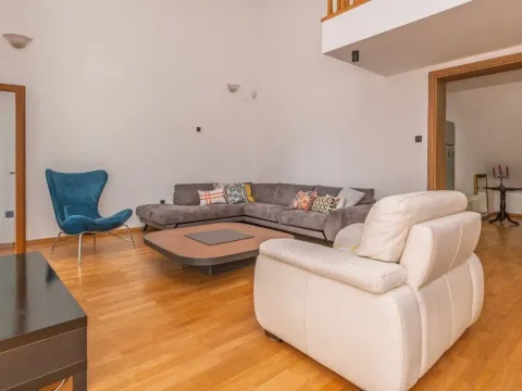 Rent, house, 280m², Podgorica, Crna Gora - image 2