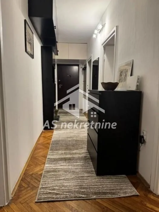 Izdavanje, četvorosoban stan, 79m², Autokomanda, Voždovac Sve Podlokacije