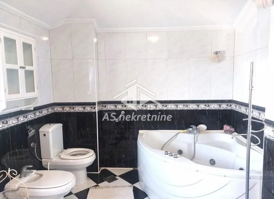 Prodaja, četvorosoban stan, 140m², Savski Venac, Beograd