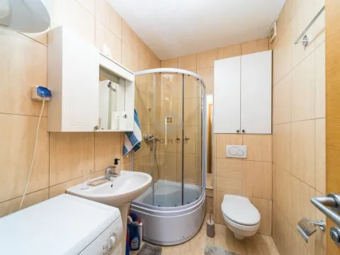 Rent, one bedroom apartment, 50m², Krivi Most, Podgorica - image 10