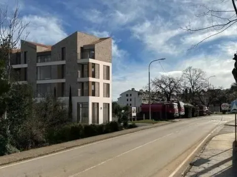 Prodaja, dvosoban stan, 65m², Centar, Tivat - image 4