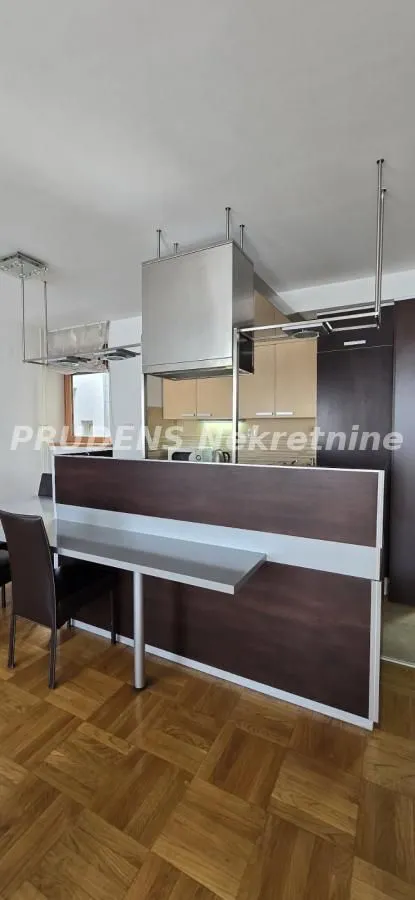 Prodaja, trosoban stan, 84m², Crveni Krst, Beograd
