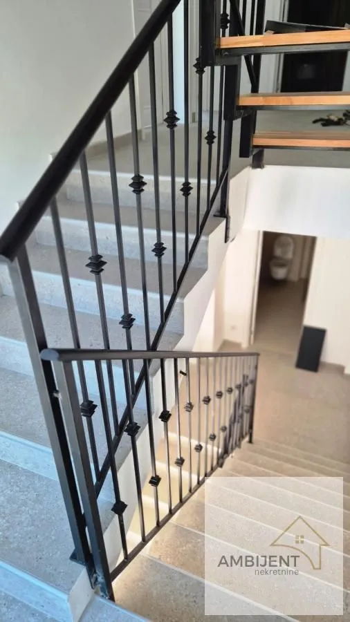 Sale, house, 233m², Čukarica, Beograd