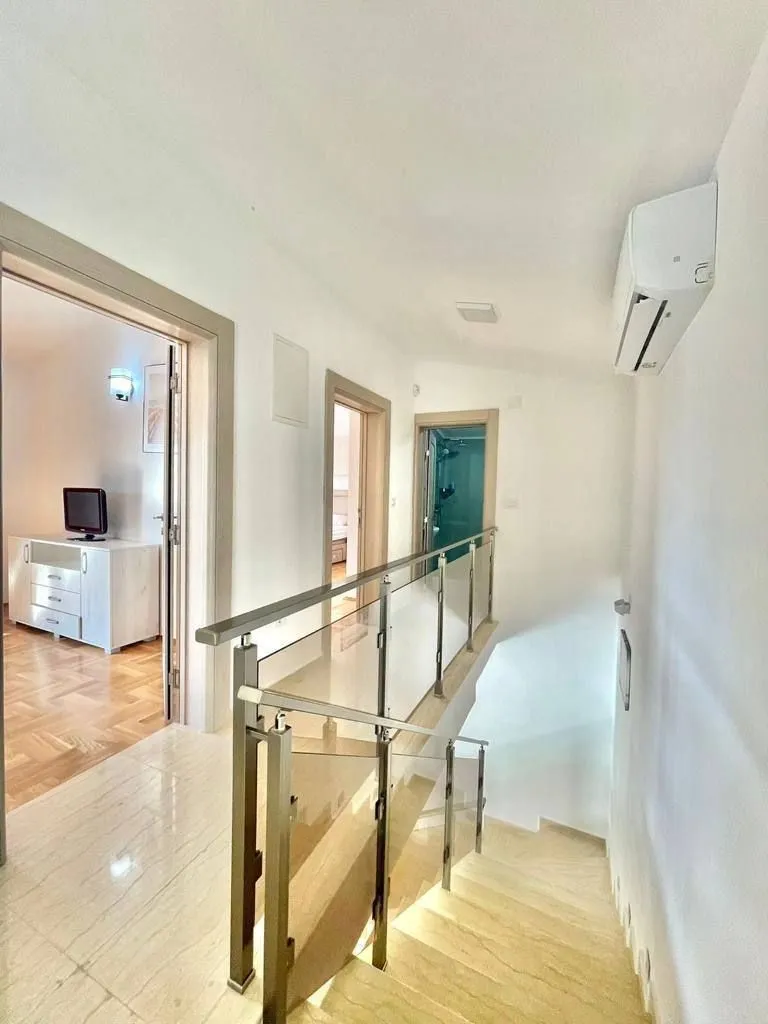 Sale, house, 200m², Zagora, Kotor