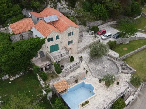 Izdavanje, kuća, 350m², Budva, Crna Gora - image 9
