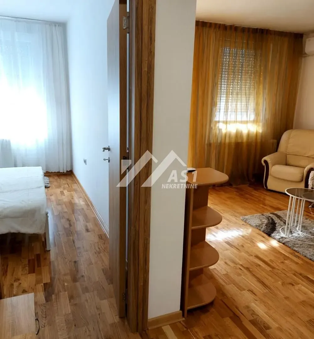 Izdavanje, jednosoban stan, 40m², Salajka, Novi Sad Sve Podlokacije