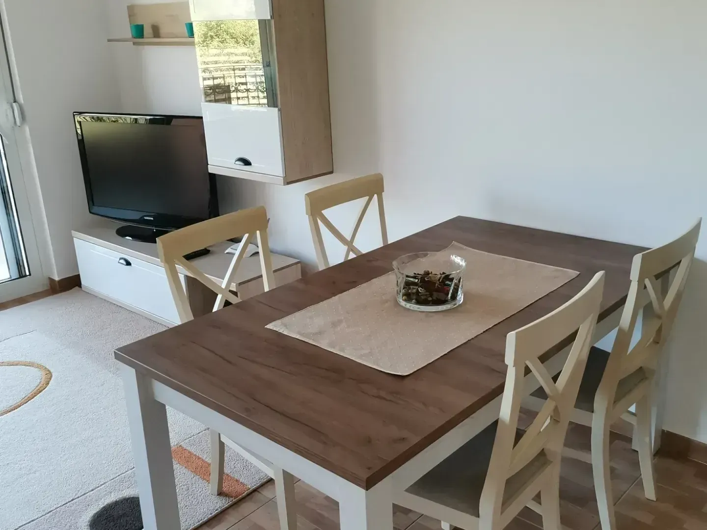 Izdavanje, jednosoban stan, 50m², Đenovići, Herceg Novi
