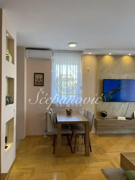 Prodaja, trosoban stan, 65m², Novo naselje, Novi Sad