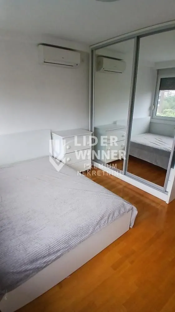 Izdavanje, trosoban stan, 78m², Novi Beograd Sve Podlokacije, Beograd