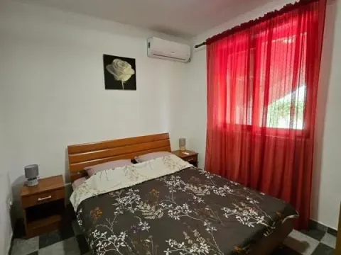 Rent, one bedroom apartment, 65m², Šušanj, Bar - image 1