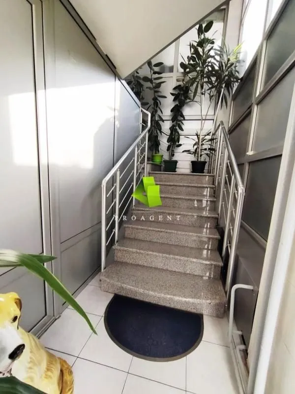 Rent, office space, 109m², Medijana, Niš