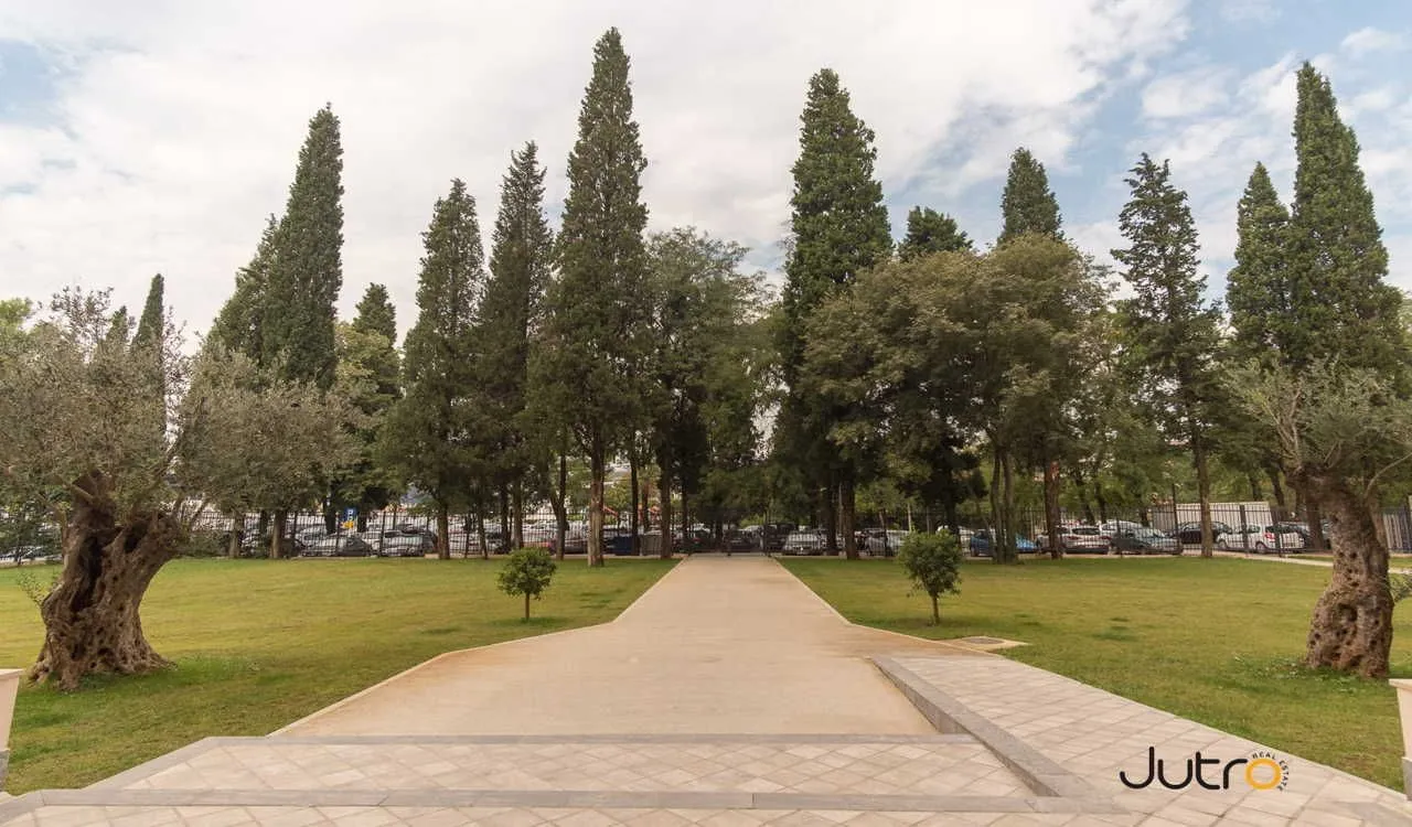 Izdavanje, jednosoban stan, 52m², Centar, Podgorica