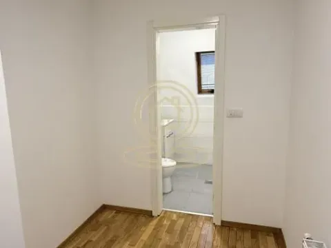 Izdavanje, poslovni prostor, 80m², Zemun Sve Podlokacije, Beograd - image 4