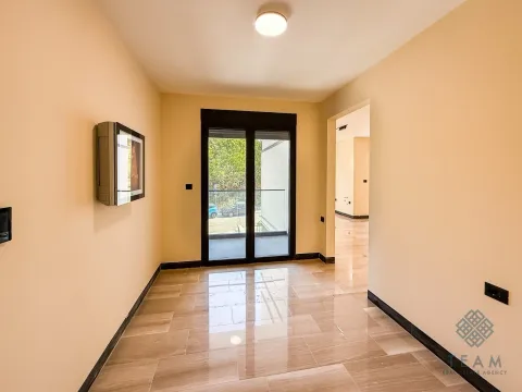 Izdavanje, trosoban stan, 111m², Vezirov Most, Podgorica - image 5