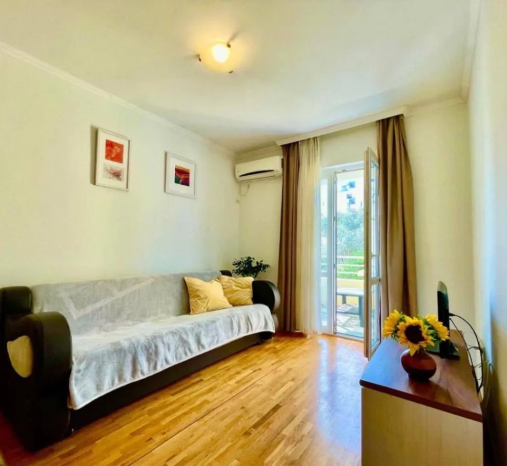 Rent, one bedroom apartment, 40m², Rafailovići, Budva