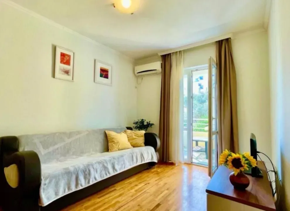 Rent, one bedroom apartment, 40m², Rafailovići, Budva